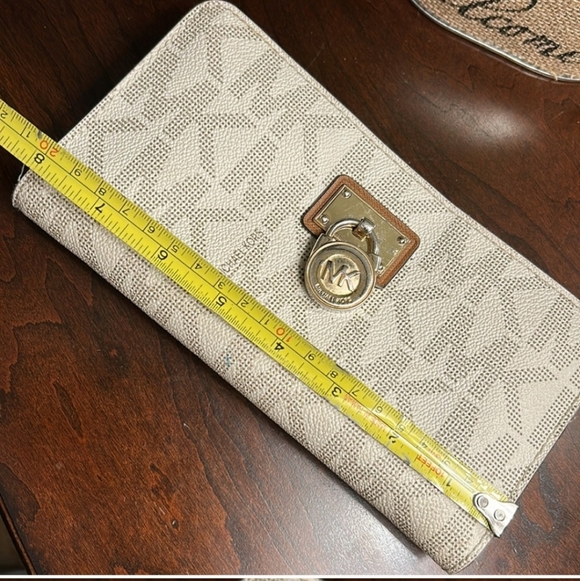 Michael Kors Beige Wallet - Picture 10 of 16